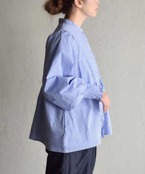 apartment department（アパートメントデパートメント）の「ブザム切り替え ボリュームスリーブブラウス（シャツ/ブラウス・レディース・オフホワイト/ブルー・M）」の20枚目の写真