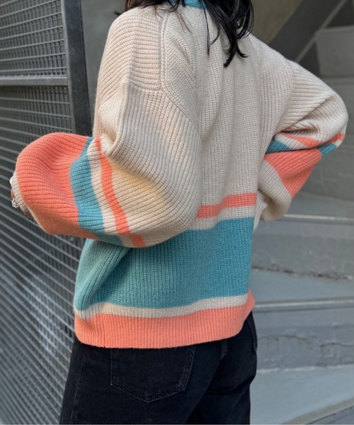 mi via loca（ミヴィアロカ）の「ボリュームスリーブ バイカラー畦ニットプルオーバー（ニット/セーター・レディース・オフホワイト/チャコールグレー/グリーン・FREE）」の19枚目の写真