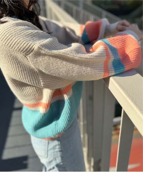 mi via loca（ミヴィアロカ）の「ボリュームスリーブ バイカラー畦ニットプルオーバー（ニット/セーター・レディース・オフホワイト/チャコールグレー/グリーン・FREE）」の11枚目の写真