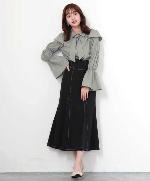 Cheek（チーク）の「キャンディースリーブ袖シャーリングシャツ（シャツ/ブラウス・レディース・カーキ/サックスブルー/オフホワイト・MEDIUM）」の4枚目の写真