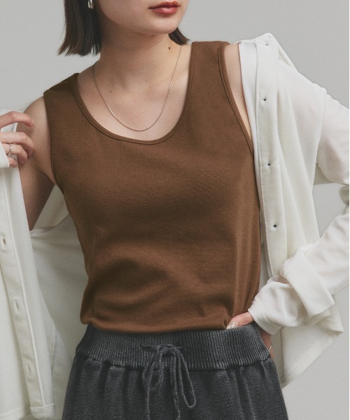 ad thie（アドティエ）の「ベーシック クルーネックタンクトップ（タンクトップ・レディース・グリーン/ライトグリーン/ピンク/パープル/グレー/オフホワイト/アイボリー/ブラック/ライトブルー/ミント/チャコール/ブラウン/カーキ・MEDIUM/LARGE/LL）」の5枚目の写真