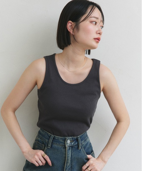 ad thie（アドティエ）の「ベーシック クルーネックタンクトップ（タンクトップ・レディース・グリーン/ライトグリーン/ピンク/パープル/グレー/オフホワイト/アイボリー/ブラック/ライトブルー/ミント/チャコール/ブラウン/カーキ・MEDIUM/LARGE/LL）」の4枚目の写真