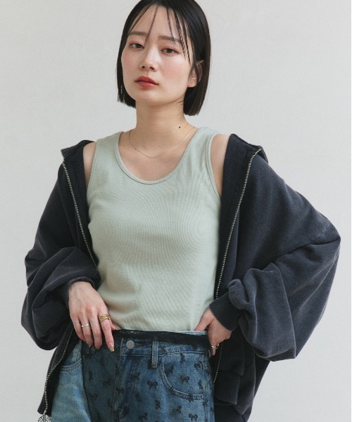 ad thie（アドティエ）の「ベーシック クルーネックタンクトップ（タンクトップ・レディース・グリーン/ライトグリーン/ピンク/パープル/グレー/オフホワイト/アイボリー/ブラック/ライトブルー/ミント/チャコール/ブラウン/カーキ・MEDIUM/LARGE/LL）」の10枚目の写真