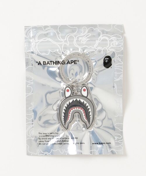 A BATHING APE(アベイシングエイプ)の「SHARK METAL KEYCHAIN M(キーホルダー・メンズ・ブラック・FREE)」の3枚目の写真