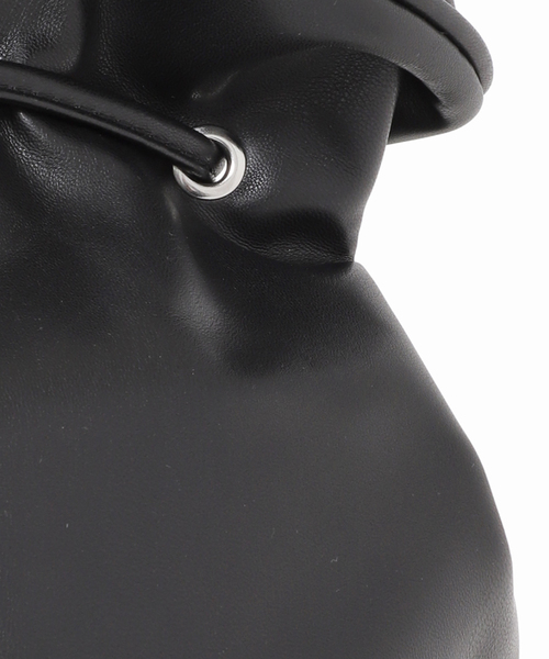 U by SPICK&SPAN(ユーバイスピックアンドスパン)の「【Tuo/トゥオ】 Drawstrin Faux Leather Bag(ショルダーバッグ・レディース・ブラック/ベージュ・FREE)」の19枚目の写真