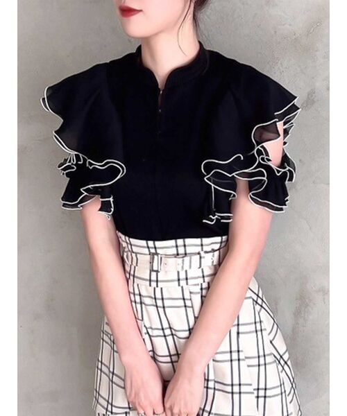 dazzlin（ダズリン）の「フロントホックフリルトップス（Tシャツ/カットソー・レディース・オフホワイト/グレー/ベージュ/ブラック・FREE）」の3枚目の写真