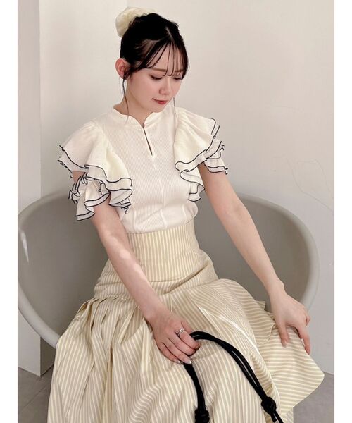 dazzlin（ダズリン）の「フロントホックフリルトップス（Tシャツ/カットソー・レディース・オフホワイト/グレー/ベージュ/ブラック・FREE）」の16枚目の写真