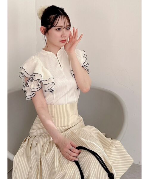 dazzlin（ダズリン）の「フロントホックフリルトップス（Tシャツ/カットソー・レディース・オフホワイト/グレー/ベージュ/ブラック・FREE）」の17枚目の写真