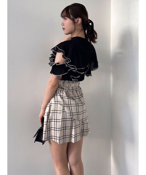 dazzlin（ダズリン）の「フロントホックフリルトップス（Tシャツ/カットソー・レディース・オフホワイト/グレー/ベージュ/ブラック・FREE）」の8枚目の写真