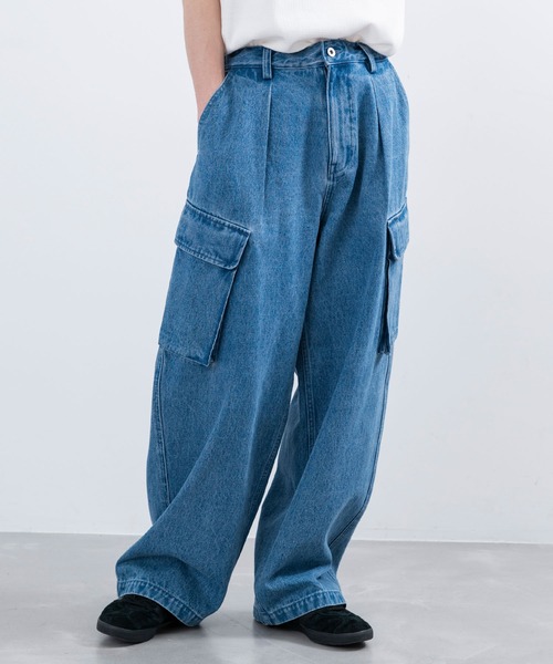 re_k by JUNRED（レクバイジュンレッド）の「re_k by JUNRED / オーバーワイドカーゴデニムパンツ（デニムパンツ・メンズ・ブラック/ブルー・L/M/S）」の2枚目の写真