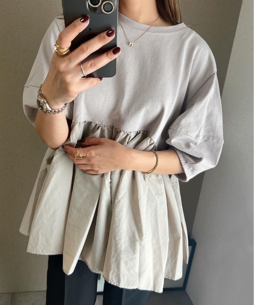 each（イーチ）の「裾ナイロン切替ランタンスリーブペプラムカットソー（Tシャツ/カットソー・レディース・ホワイト/ブラック/グレイッシュベージュ/ブラック×ブラック/ホワイト系その他/ブラック×グレー/ホワイト×シルバー/ブラック×シルバー・FREE）」の8枚目の写真