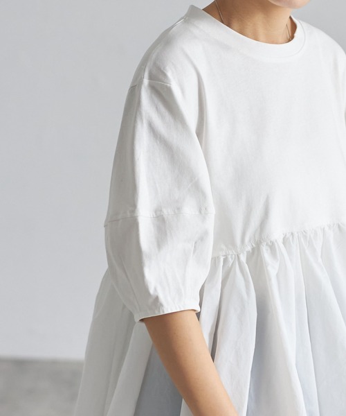 each（イーチ）の「裾ナイロン切替ランタンスリーブペプラムカットソー（Tシャツ/カットソー・レディース・ホワイト/ブラック/グレイッシュベージュ/ブラック×ブラック/ホワイト系その他/ブラック×グレー/ホワイト×シルバー/ブラック×シルバー・FREE）」の13枚目の写真