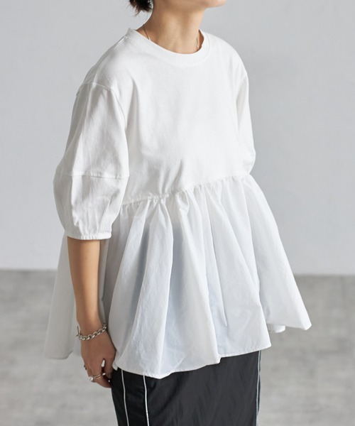 each（イーチ）の「裾ナイロン切替ランタンスリーブペプラムカットソー（Tシャツ/カットソー・レディース・ホワイト/ブラック/グレイッシュベージュ/ブラック×ブラック/ホワイト系その他/ブラック×グレー/ホワイト×シルバー/ブラック×シルバー・FREE）」の15枚目の写真