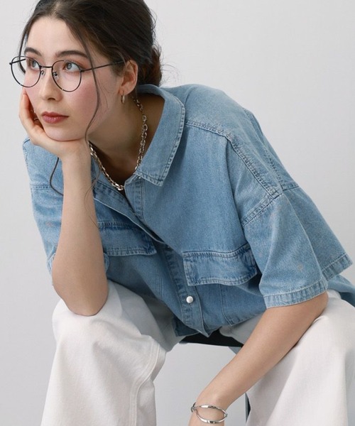 saloon（サルーン）の「SALOON(サルーン)/ 【InRed7月号掲載】《再入荷》6.5OZデニム半袖シャツ【手洗い可】（シャツ/ブラウス・レディース・ブラック/ライトブルー・FREE）」の2枚目の写真