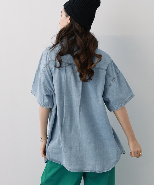 saloon（サルーン）の「SALOON(サルーン)/ 【InRed7月号掲載】《再入荷》6.5OZデニム半袖シャツ【手洗い可】（シャツ/ブラウス・レディース・ブラック/ライトブルー・FREE）」の7枚目の写真