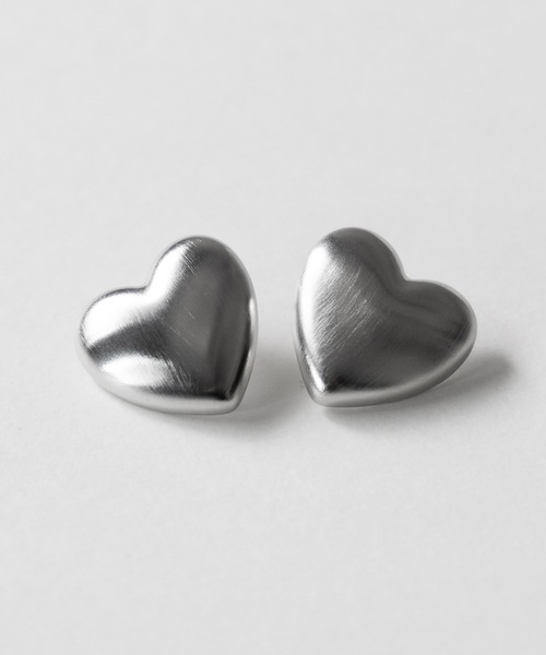 me+em select（ミームセレクト）の「ボリュームシルバーハートピアス ／ VOLUME SILVER HEART PIERCE（ピアス（両耳用）・レディース・シルバー・FREE）」の8枚目の写真
