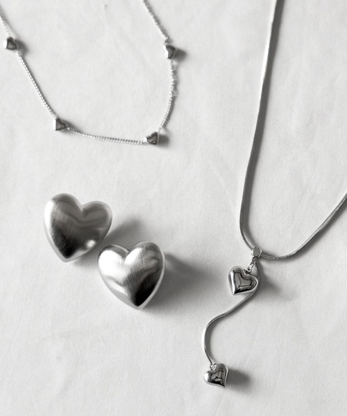 me+em select（ミームセレクト）の「ボリュームシルバーハートピアス ／ VOLUME SILVER HEART PIERCE（ピアス（両耳用）・レディース・シルバー・FREE）」の4枚目の写真