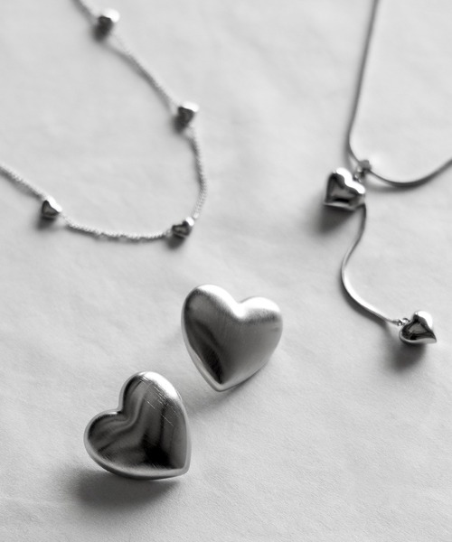 me+em select（ミームセレクト）の「ボリュームシルバーハートピアス ／ VOLUME SILVER HEART PIERCE（ピアス（両耳用）・レディース・シルバー・FREE）」の5枚目の写真