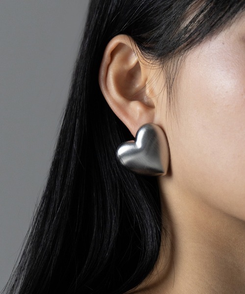 me+em select（ミームセレクト）の「ボリュームシルバーハートピアス ／ VOLUME SILVER HEART PIERCE（ピアス（両耳用）・レディース・シルバー・FREE）」の15枚目の写真