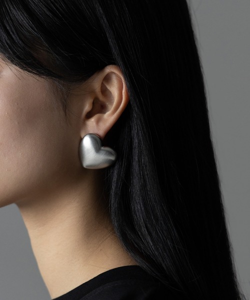 me+em select（ミームセレクト）の「ボリュームシルバーハートピアス ／ VOLUME SILVER HEART PIERCE（ピアス（両耳用）・レディース・シルバー・FREE）」の16枚目の写真