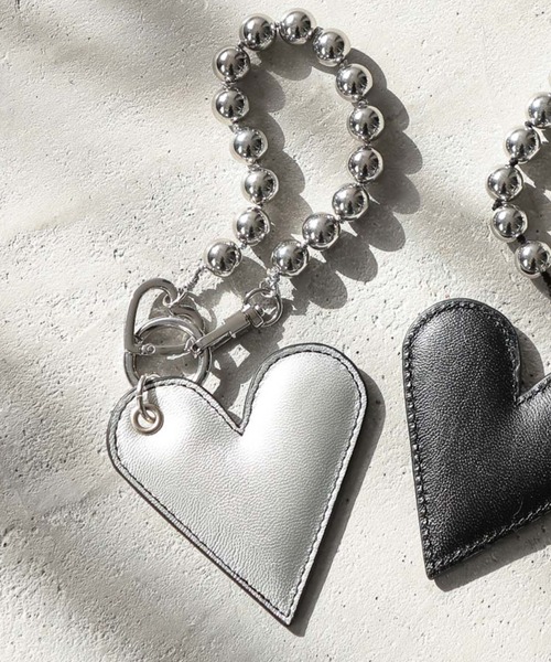 LOWRYS FARM（ローリーズファーム）の「ＦＬハートチャーム　 129566（キーホルダー・レディース・オフホワイト/ブラック/シルバー・FREE）」の3枚目の写真