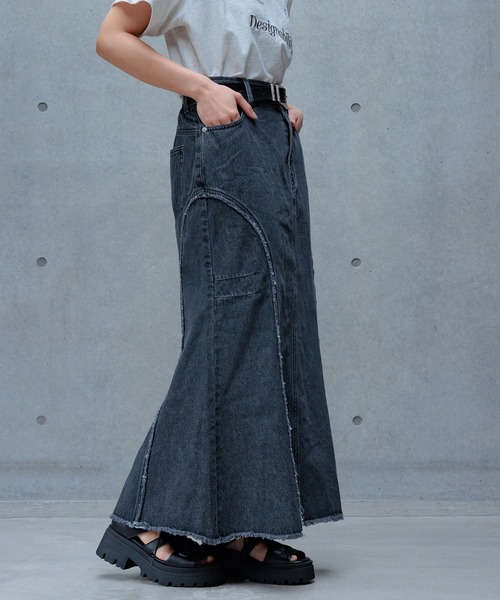 PAGEBOY（ページボーイ）の「フリンジデニムスカート（デニムスカート・レディース・ブルー/ブラック・FREE）」の2枚目の写真