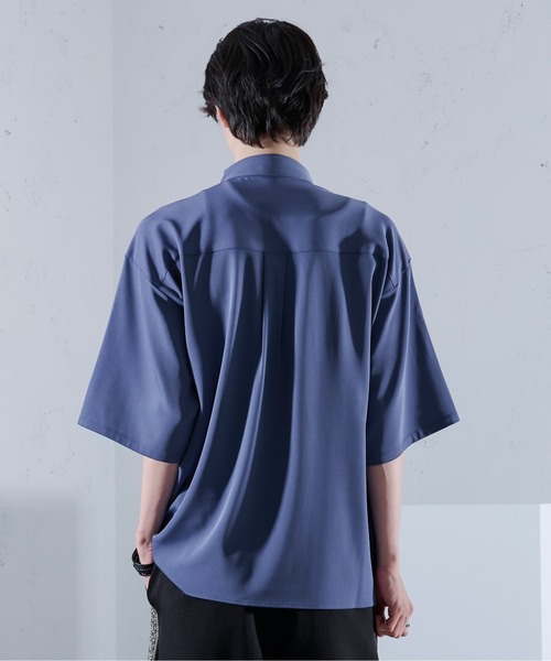Ellno Loset(エルノロゼット)の「フロントドロストルーズシャツ(シャツ/ブラウス・メンズ・ブルーグレー/ブラック・SMALL/MEDIUM/LARGE)」の4枚目の写真