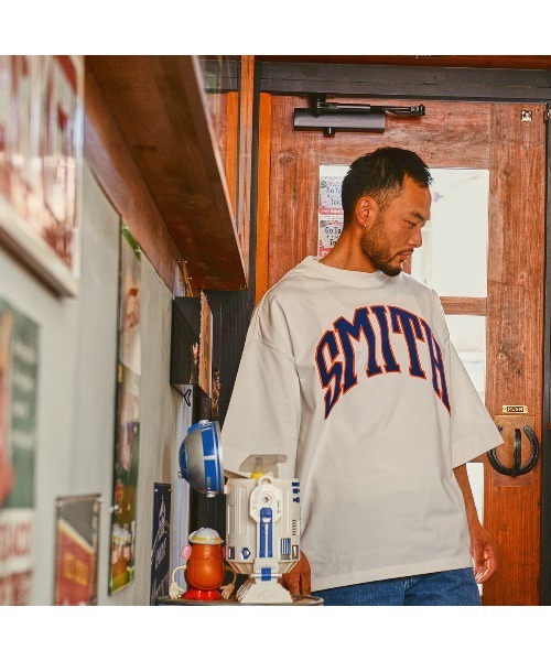 Sunny Smith(サニースミス)の「【サニースミス/sunnysmith】11.6ウルトラヘビーオンスHeavy Smith School Logo SS Tee(CP)(Tシャツ/カットソー・メンズ・オフホワイト/レッド/チャコール/ネイビー・FREE)」の9枚目の写真