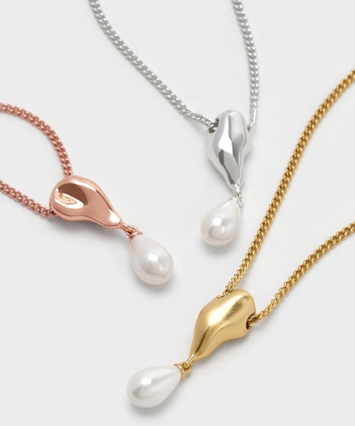 CHARLES & KEITH（チャールズ & キース）の「Corrine コリーヌ ティアドロップパールネックレス（ネックレス・レディース・ゴールド系その他2/シルバー・FREE）」の9枚目の写真