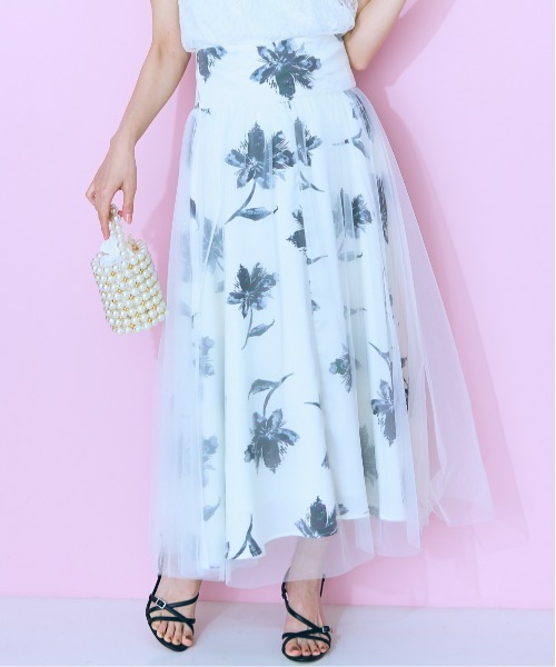 marun（マルン）の「＜大きいサイズ＞ オーバーチュールフラワープリントスカート marun（スカート・レディース・アイボリー系/ブラック系・4L/3L/LL/L/5L）」の3枚目の写真