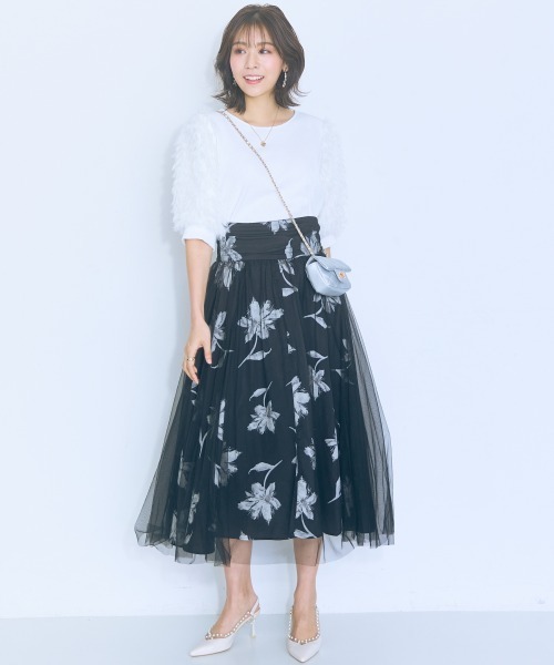 marun（マルン）の「＜大きいサイズ＞ オーバーチュールフラワープリントスカート marun（スカート・レディース・アイボリー系/ブラック系・4L/3L/LL/L/5L）」の8枚目の写真