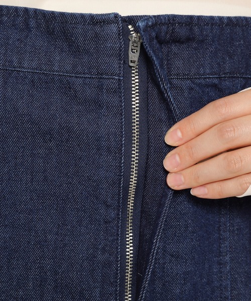 mysty woman（ミスティウーマン）の「太ストラップデニムジャンスカ 140864（ジャンパースカート・レディース・ネイビー/ブラック・FREE）」の13枚目の写真