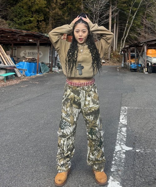 INTER FACTORY（インターファクトリー）の「AINA - レイヤード風リアルツリーカーゴパンツ　GOSSIP CLUB　made in INTER FACTORY（カーゴパンツ・レディース・グリーン・SMALL/MEDIUM）」の4枚目の写真