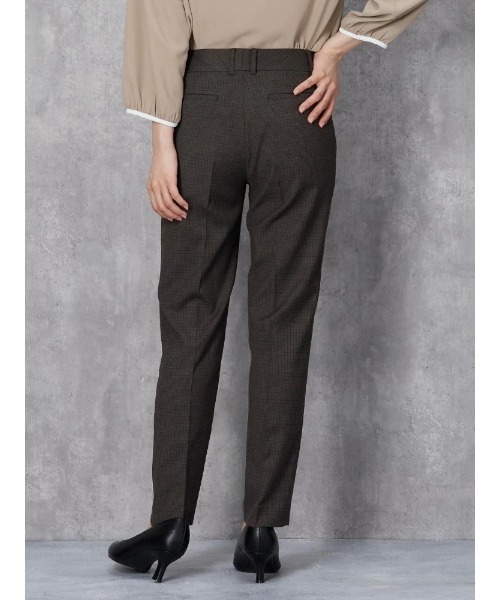 Perfect Suit FActory（パーフェクトスーツファクトリー）の「デレガントスーツ　ミニチェック　テーパードパンツ　ネイビー/ブラウン【マシンウォッシャブル】 【スリム】【ストレッチ】（スーツパンツ・レディース・ネイビー/ブラウン・11号/13号/7号/9号）」の7枚目の写真