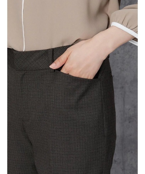 Perfect Suit FActory（パーフェクトスーツファクトリー）の「デレガントスーツ　ミニチェック　テーパードパンツ　ネイビー/ブラウン【マシンウォッシャブル】 【スリム】【ストレッチ】（スーツパンツ・レディース・ネイビー/ブラウン・11号/13号/7号/9号）」の10枚目の写真