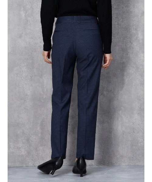 Perfect Suit FActory（パーフェクトスーツファクトリー）の「デレガントスーツ　ミニチェック　テーパードパンツ　ネイビー/ブラウン【マシンウォッシャブル】 【スリム】【ストレッチ】（スーツパンツ・レディース・ネイビー/ブラウン・11号/13号/7号/9号）」の15枚目の写真
