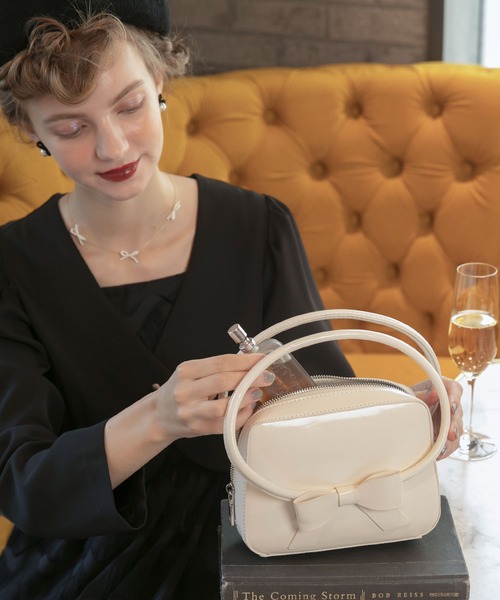ポールカ ハンドバッグ 鞄 リボンモチーフ クロコ調 美味かっ 黒 20 