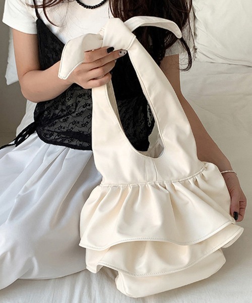 Doux Belle(ドゥーベル)の「フリルレザーバック(ショルダーバッグ・レディース・オフホワイト/レッド/シルバー/ブルー/ブラック・FREE)」の2枚目の写真