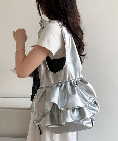 Doux Belle(ドゥーベル)の「フリルレザーバック(ショルダーバッグ・レディース・オフホワイト/レッド/シルバー/ブルー/ブラック・FREE)」の5枚目の写真