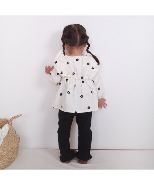 apres les cours（アプレレクール）の「【リンク・WEB限定】ハート・デイジー刺繍チュニック（チュニック・キッズ・アイボリー/インディゴブルー・80/90/100/110/120/130/140）」の6枚目の写真