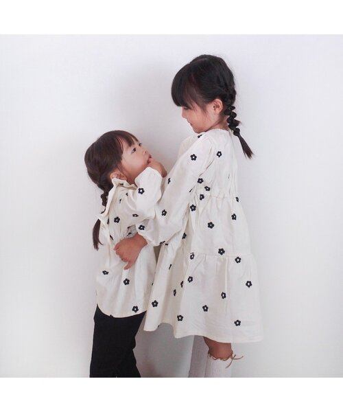 apres les cours（アプレレクール）の「【リンク・WEB限定】ハート・デイジー刺繍チュニック（チュニック・キッズ・アイボリー/インディゴブルー・80/90/100/110/120/130/140）」の8枚目の写真