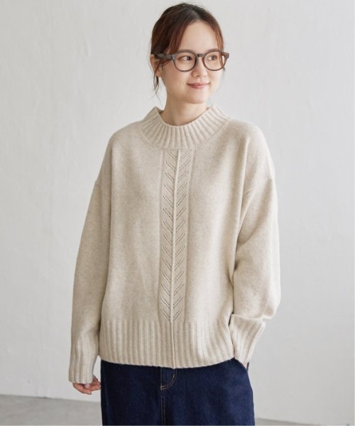 LBC（エルビーシー）の「透かし柄バックスリットニット（ニット/セーター・レディース・オフホワイト/ブルー/ライトグレー/マスタード/ミント/パープル・M）」の2枚目の写真