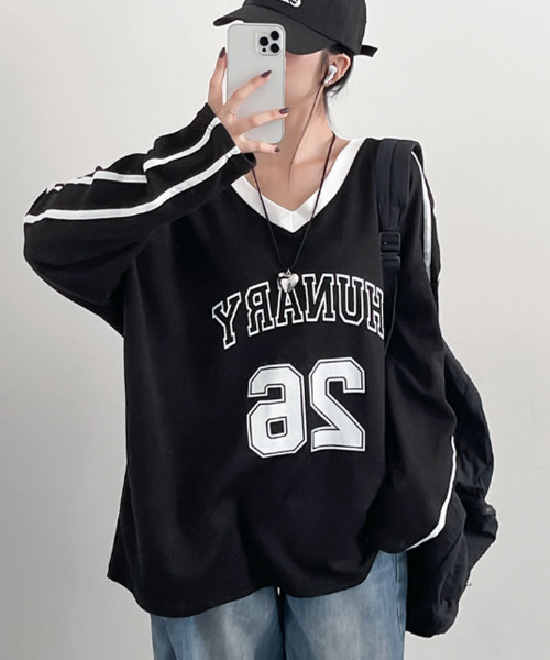 VIVID LADY（ビビッドレディー）の「ナンバーロゴ Vネックトップス