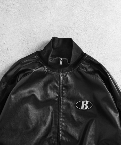 ZIP FIVE(ジップファイブ)の「【ZIP FIVE】 ロゴワッペン 袖ストライプ バルーン レザー ブルゾン / ジャケット / エコレザー(ブルゾン・メンズ・チャコール/ブラック・LARGE/MEDIUM)」の7枚目の写真
