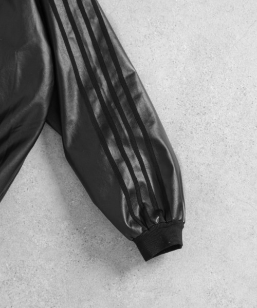 ZIP FIVE(ジップファイブ)の「【ZIP FIVE】 ロゴワッペン 袖ストライプ バルーン レザー ブルゾン / ジャケット / エコレザー(ブルゾン・メンズ・チャコール/ブラック・LARGE/MEDIUM)」の3枚目の写真
