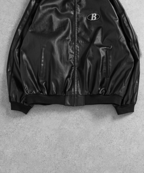 ZIP FIVE(ジップファイブ)の「【ZIP FIVE】 ロゴワッペン 袖ストライプ バルーン レザー ブルゾン / ジャケット / エコレザー(ブルゾン・メンズ・チャコール/ブラック・LARGE/MEDIUM)」の8枚目の写真