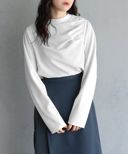 &g'aime（アンジェム）の「【&g'aime】ハイネックギャザーカットジョーゼットトップス　HIGHNECK GATHER GEORGETTE TOPS（Tシャツ/カットソー・レディース・カーキ/ブラック/ホワイト・FREE）」の4枚目の写真