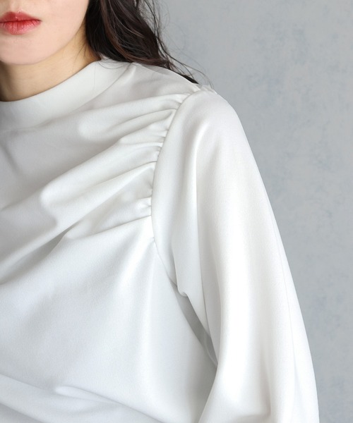 &g'aime（アンジェム）の「【&g'aime】ハイネックギャザーカットジョーゼットトップス　HIGHNECK GATHER GEORGETTE TOPS（Tシャツ/カットソー・レディース・カーキ/ブラック/ホワイト・FREE）」の6枚目の写真