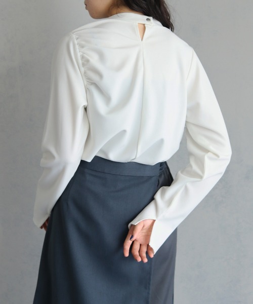 &g'aime（アンジェム）の「【&g'aime】ハイネックギャザーカットジョーゼットトップス　HIGHNECK GATHER GEORGETTE TOPS（Tシャツ/カットソー・レディース・カーキ/ブラック/ホワイト・FREE）」の10枚目の写真