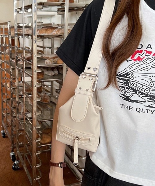 WESTSEA（ウエストシー）の「スクエア ミニ メタルパーツ ワンショルダーバッグ（ショルダーバッグ・レディース・オフホワイト/ブラック・FREE）」の5枚目の写真